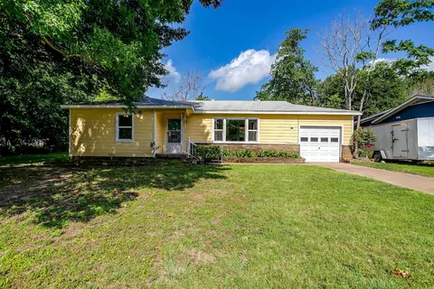 111 Harmon St, Weatherford, TX 76086