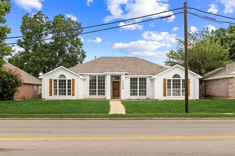 1009 W Oakdale Rd, Irving, TX 75060