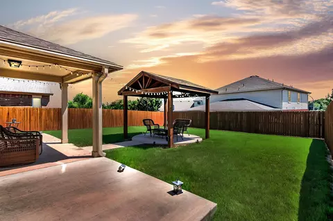 5608 Rock Valley Dr, Fort Worth, TX 76244
