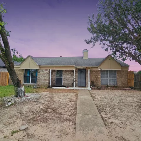 378 Legacy Dr, Dallas, TX 75217