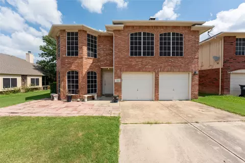 825 Elbe Dr, Arlington, TX 76001
