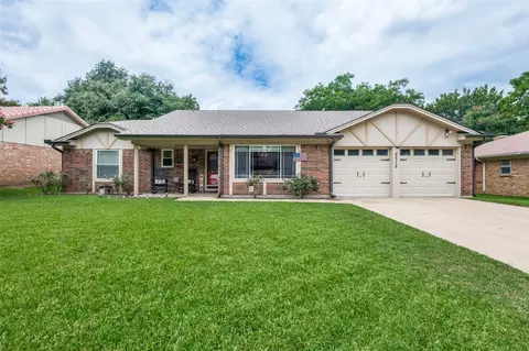 2512 Glassboro Cir, Arlington, TX 76015