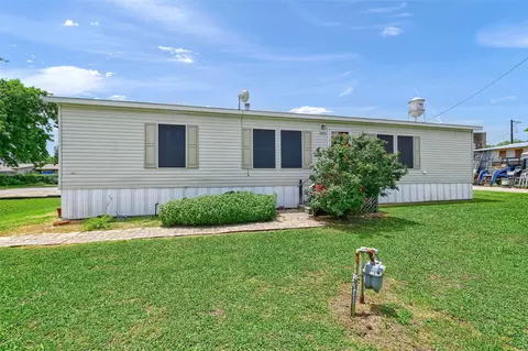 105 S 3rd St, Windom, TX 75492 photo 2
