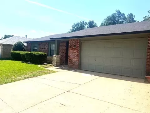 7002 Blackberry Dr, Arlington, TX 76016