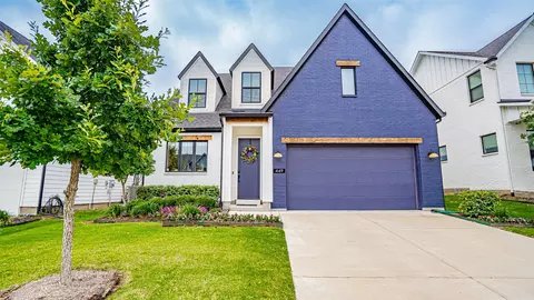 449 Jones St, Grapevine, TX 76051 photo 2