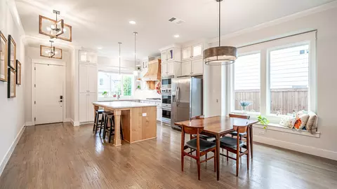 449 Jones St, Grapevine, TX 76051 photo 5