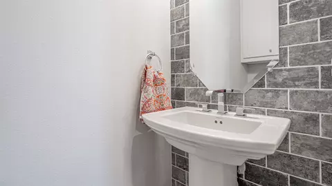 449 Jones St, Grapevine, TX 76051 photo 21
