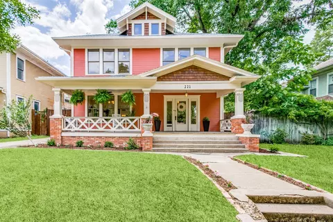 221 S Edgefield Ave, Dallas, TX 75208