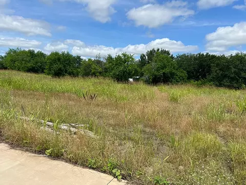 113 Indian Creek St, Trenton, TX 75490