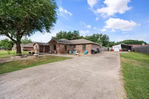104 Wildflower Ln, Teague, TX 75860