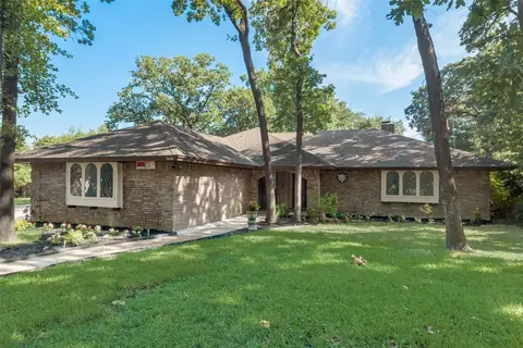 5815 Emerson Ct, Arlington, TX 76016