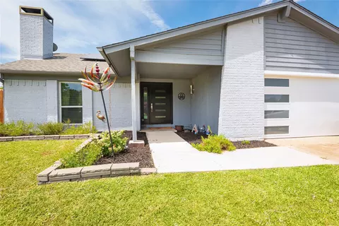 2101 Columbian Club Dr, Carrollton, TX 75006