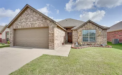 124 Comanche Dr, Greenville, TX 75402