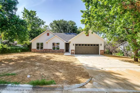 1005 W Chambers St, Cleburne, TX 76033