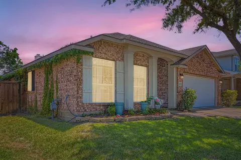 6208 Hillcrest Dr, Sachse, TX 75048