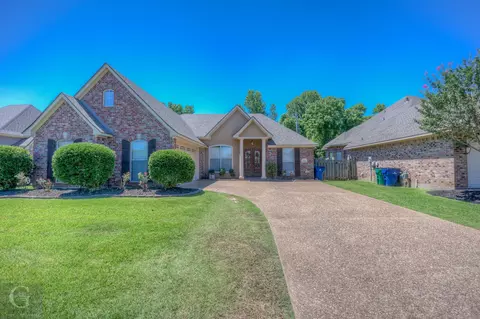 216 Gloucester Dr, Bossier City, LA 71111