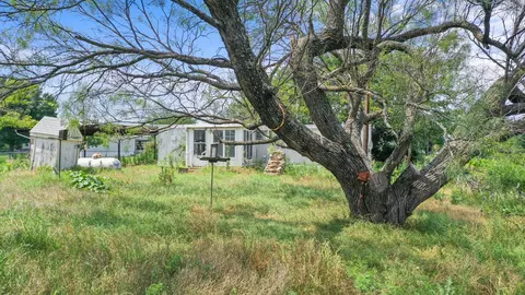 1076 Summit Dr, Springtown, TX 76082 photo 7