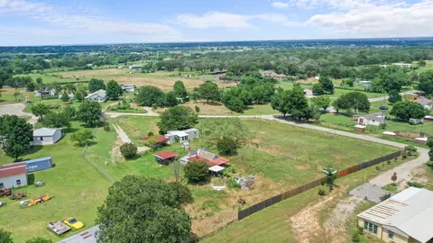 1076 Summit Dr, Springtown, TX 76082 photo 5