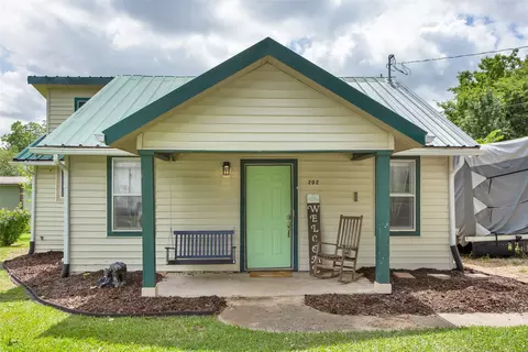 202 Mcfall St, Whitesboro, TX 76273