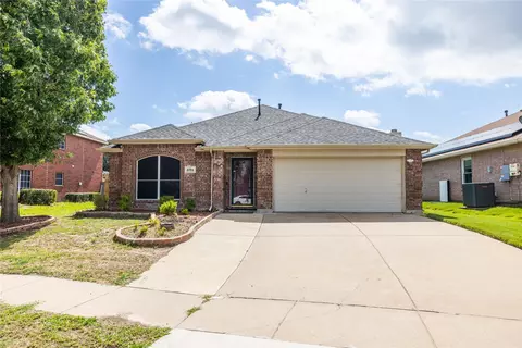 1704 Wolf Creek Dr, Arlington, TX 76018