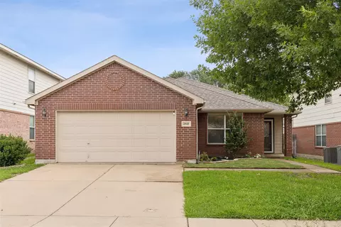 4945 Meadow Trails Dr, Fort Worth, TX 76244