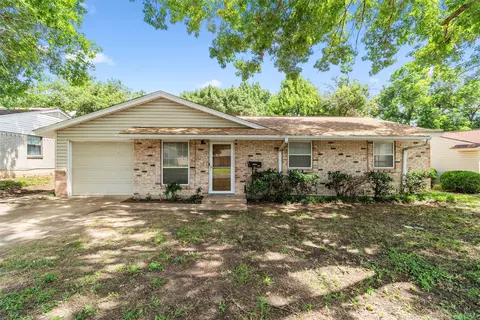 4687 Ridgepoint Dr, Dallas, TX 75211