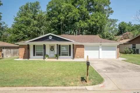 1933 Mesquite Trl, Hurst, TX 76054
