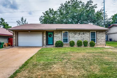 834 Madison Dr, Lewisville, TX 75067