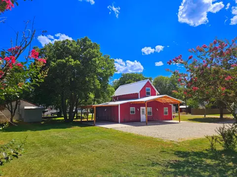 409 N 2nd St, Trenton, TX 75490