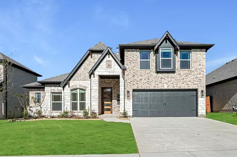 925 Bluebird Sky Dr, Fort Worth, TX 76177
