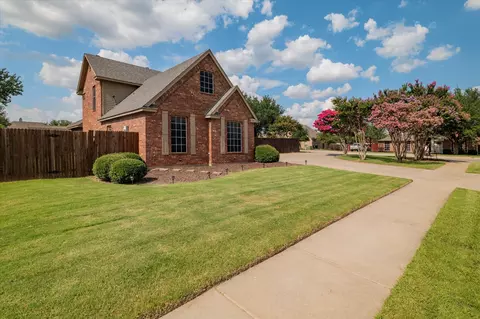 608 Maple Dr, Pilot Point, TX 76258