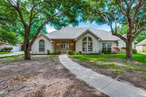 6408 Royal Ct, North Richland Hills, TX 76180