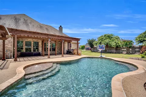 1410 Plum Creek Dr, Midlothian, TX 76065