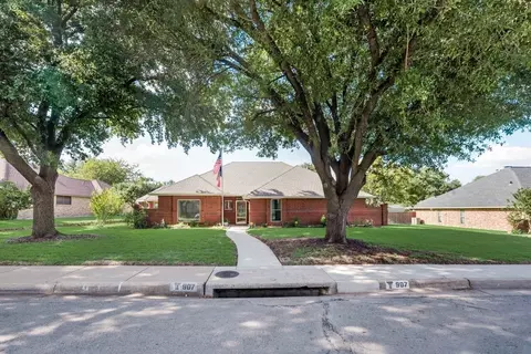 907 Huntington Dr, Duncanville, TX 75137