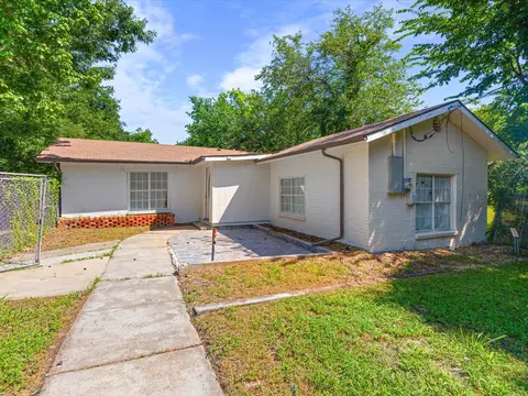 806 W Milam St, Ennis, TX 75119
