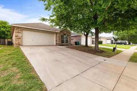 823 Cruise St, Denton, TX 76207