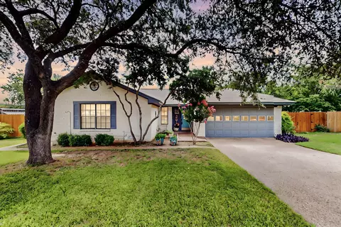 1607 Cobblestone Ct, Cleburne, TX 76033