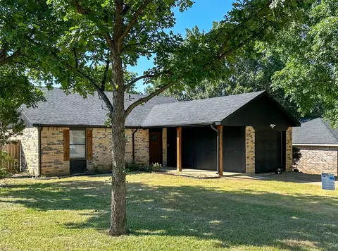 625 Cumberland Dr, Burleson, TX 76028
