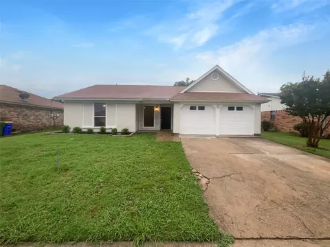 6705 Constitution Dr, Watauga, TX 76148