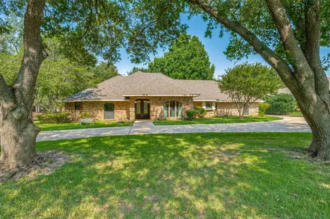 13201 Woodhaven Dr, Farmers Branch, TX 75234