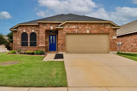 2301 Grand Rapids Dr, Fort Worth, TX 76177