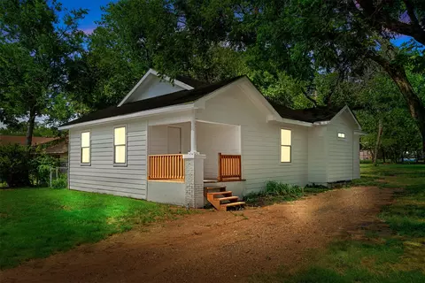 1512 N Wilhite St, Cleburne, TX 76031