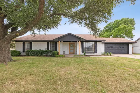 721 Bowie St, Forney, TX 75126