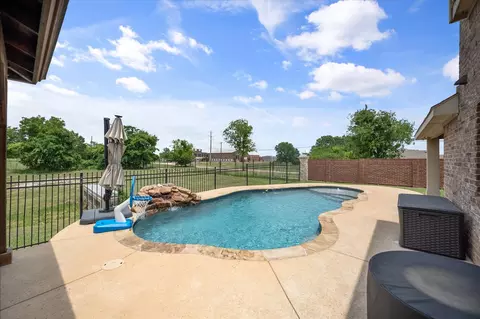 4045 Hyde Park Dr, Midlothian, TX 76065