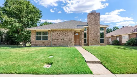 985 Acorn Dr, Lewisville, TX 75067