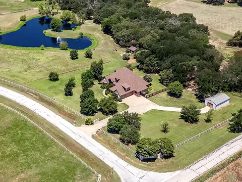 300 Spring Mountain Rd, Cross Roads, TX 76227