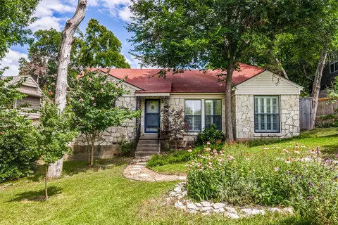 2842 W Jefferson Blvd, Dallas, TX 75211