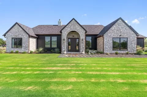 805 Vest Ln, Pilot Point, TX 76258