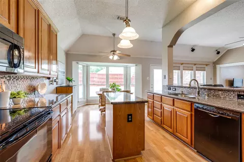 2313 Fairlands Dr, Garland, TX 75040