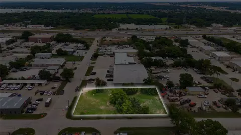 5200 Saunders Rd, Fort Worth, TX 76119